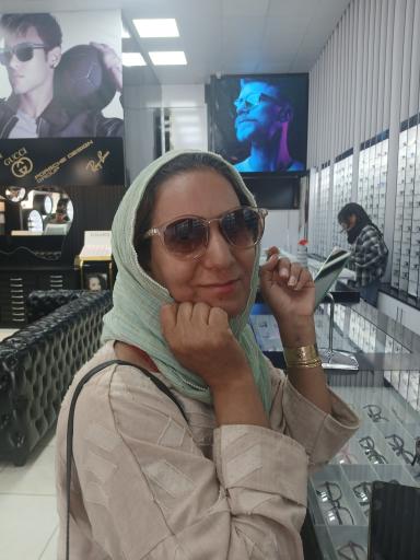 عینک سیاه سفید 