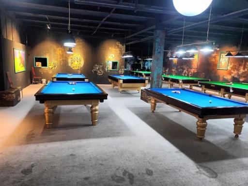 عکس سالن باشگاه بیلیارد بهسان