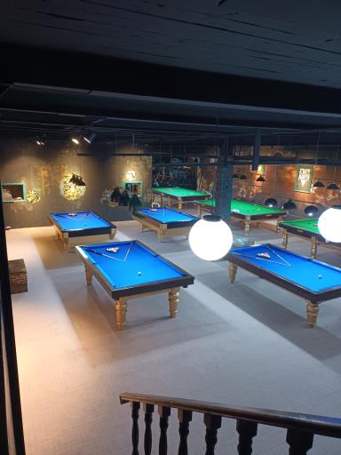 عکس سالن باشگاه بیلیارد بهسان