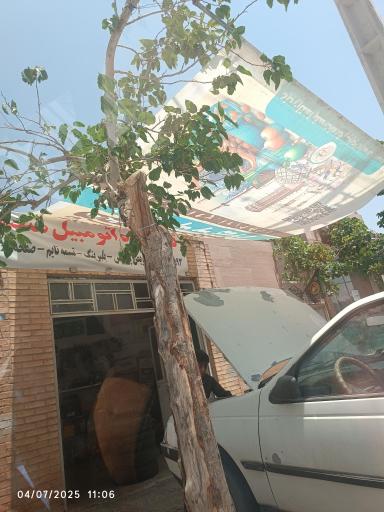 عکس تعمیرگاه اتومبیل نشان