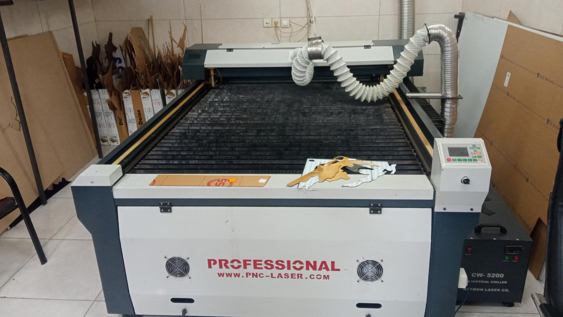 عکس برش لیزر و تابلو سازی نور شرق