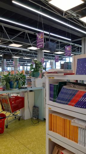 عکس فروشگاه کتاب بزرگسال باغ کتاب