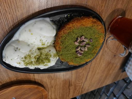 عکس کافه باقلوا تکسیم