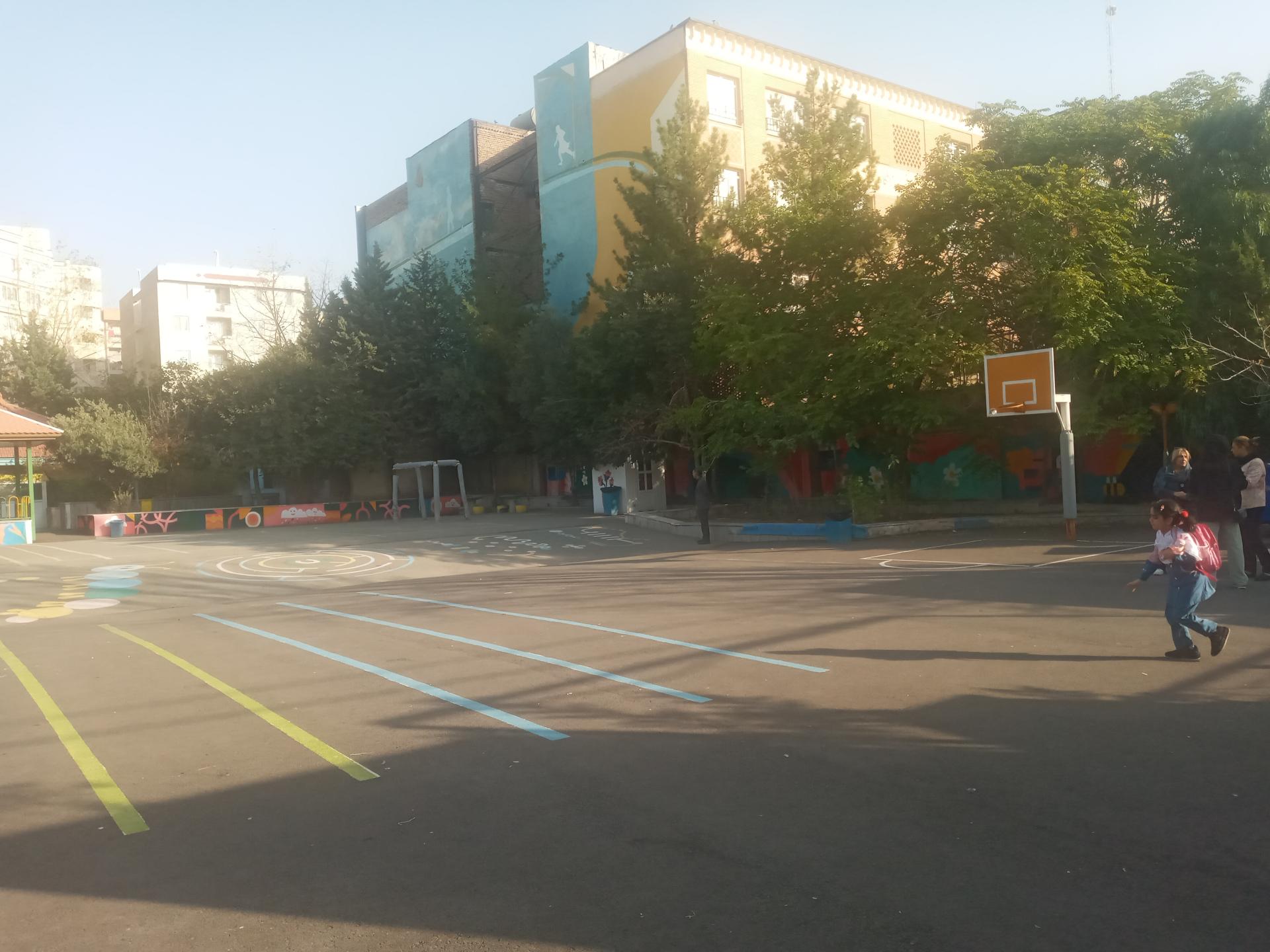 عکس دبستان دخترانه شهدای معلم منطقه 5