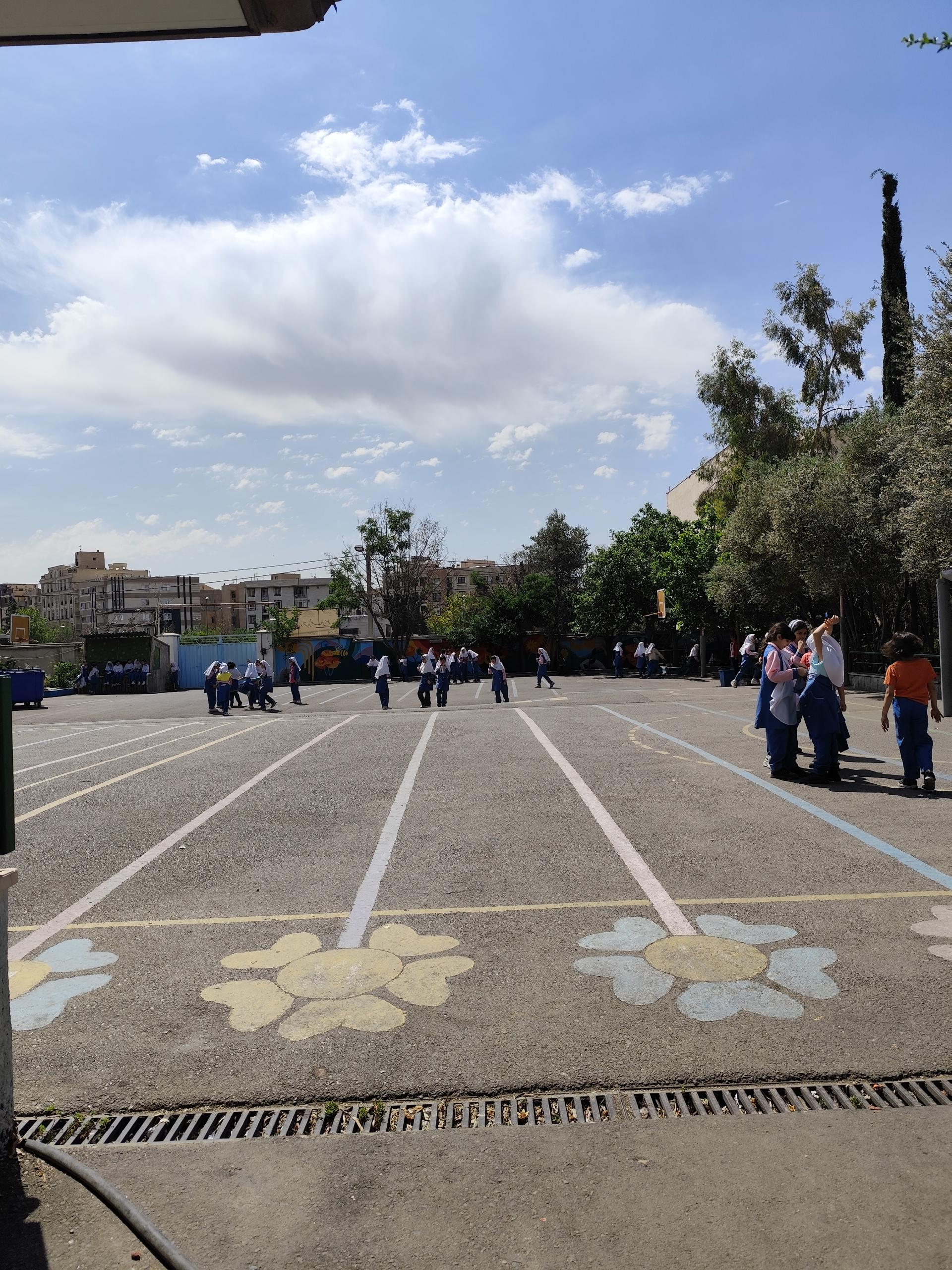 عکس دبستان دخترانه شهدای معلم منطقه 5