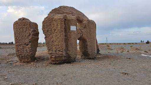 عکس بنای آرامگاهی سلجوقی