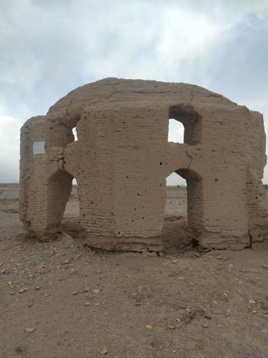 عکس بنای آرامگاهی سلجوقی