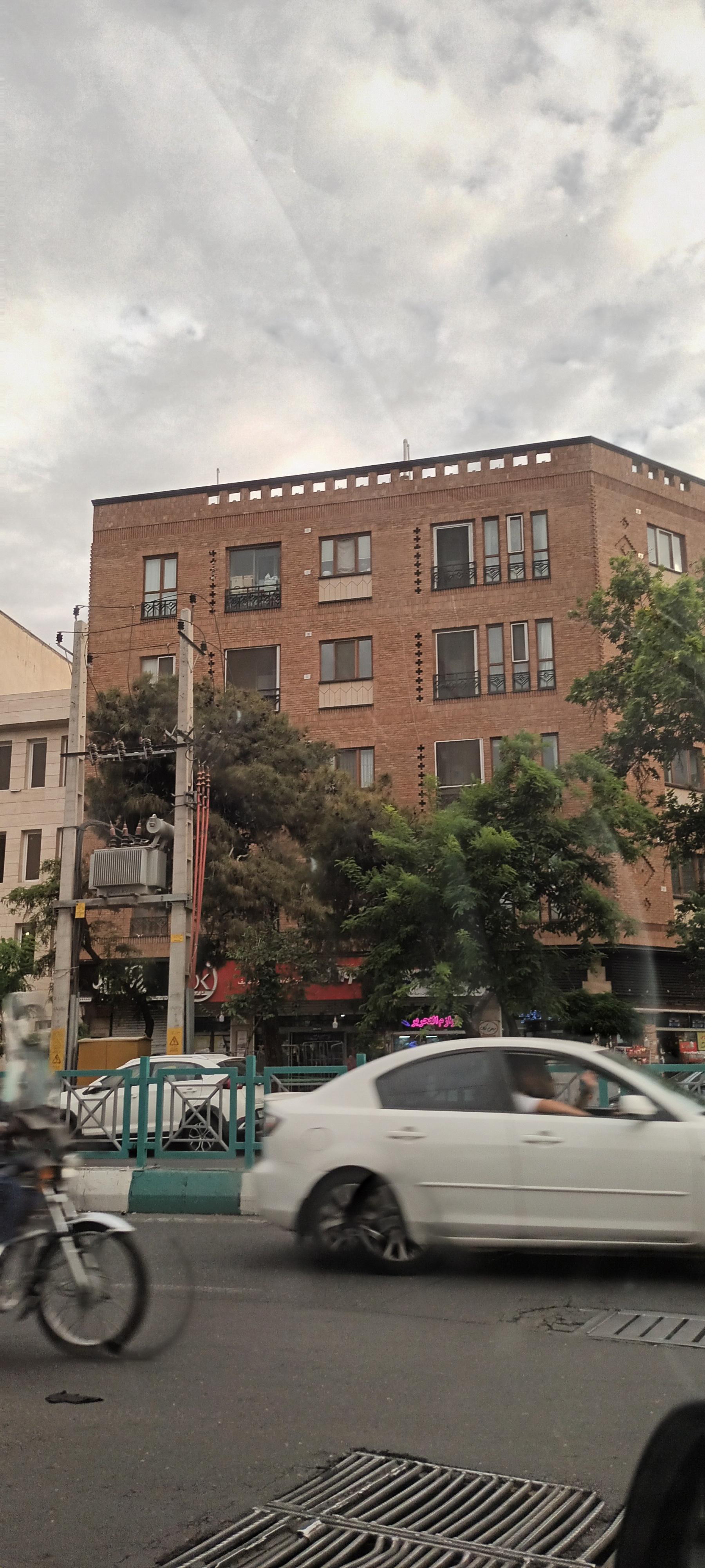 عکس افق کوروش شعبه تهران شهید ثانی شعبه نارمک جنوبی