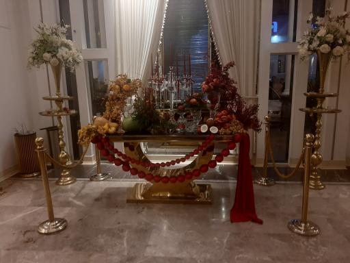 عکس تالار پذیرایی رویال آنتیک