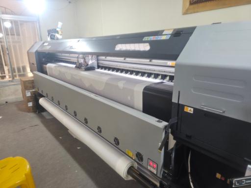 عکس چاپ پارچه قائم