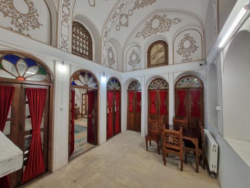 عکس عمارت زرتاج