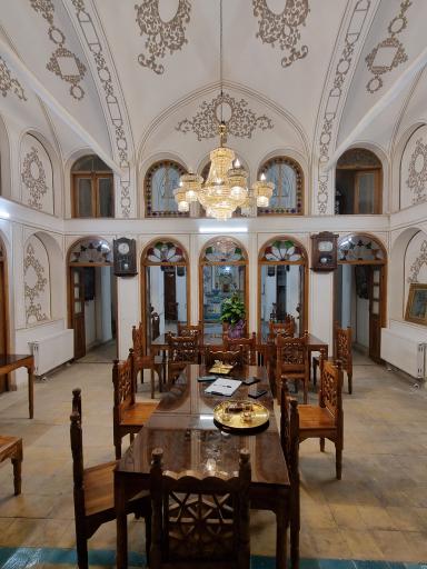 عکس عمارت زرتاج