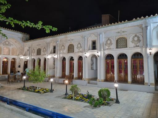 عکس عمارت زرتاج