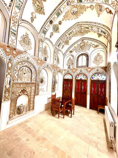 عکس عمارت زرتاج