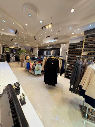 عکس فروشگاه کت شلوار درباری