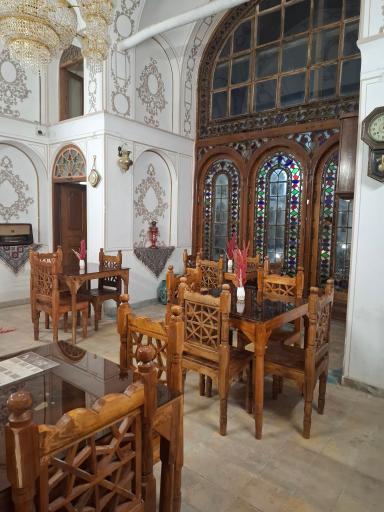 عکس عمارت زرتاج