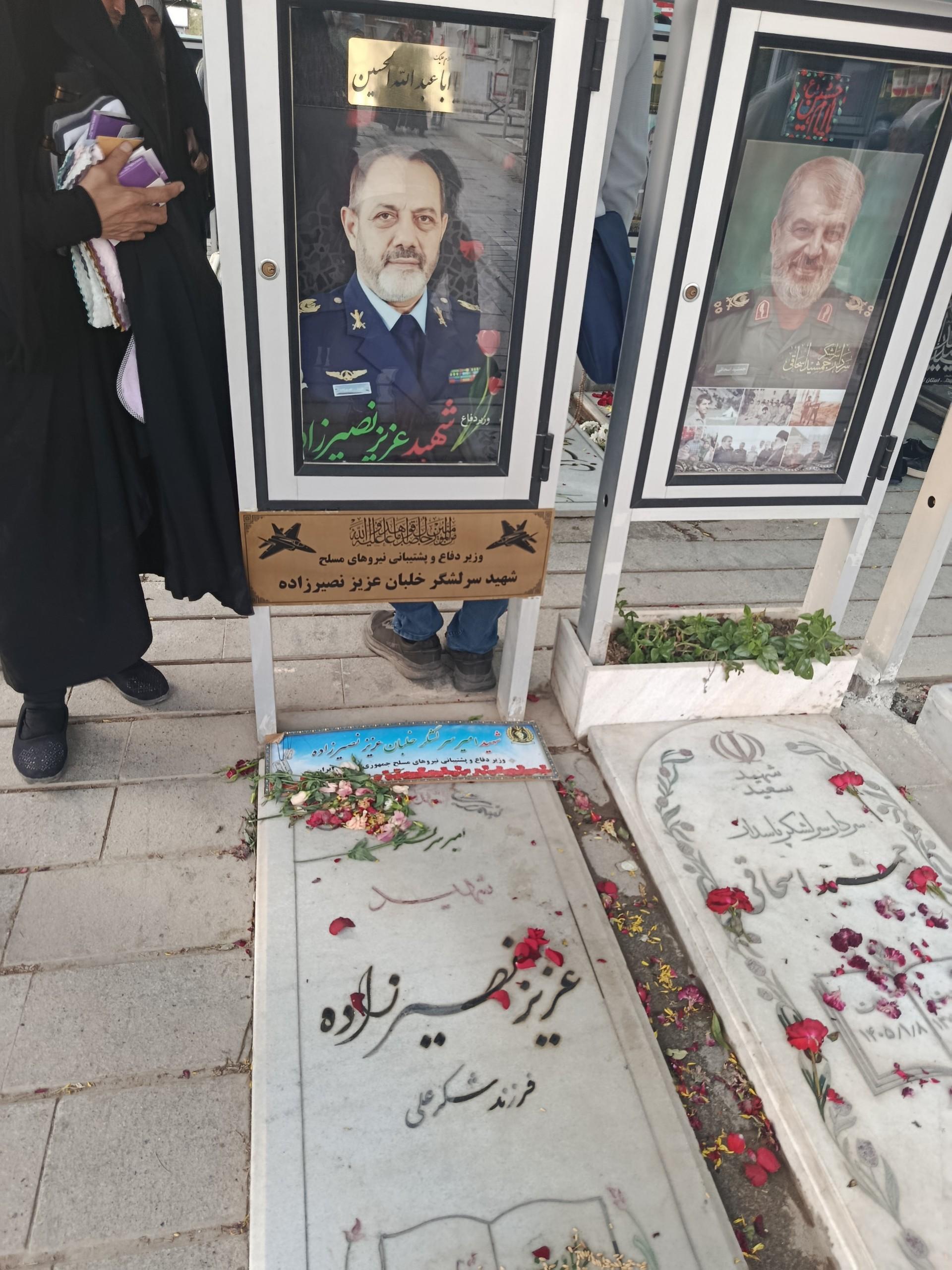 عکس مزار شهید عزیز نصیر زاده 