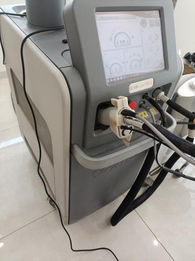 خدمات لیزر موهای زاید سنتر لیز