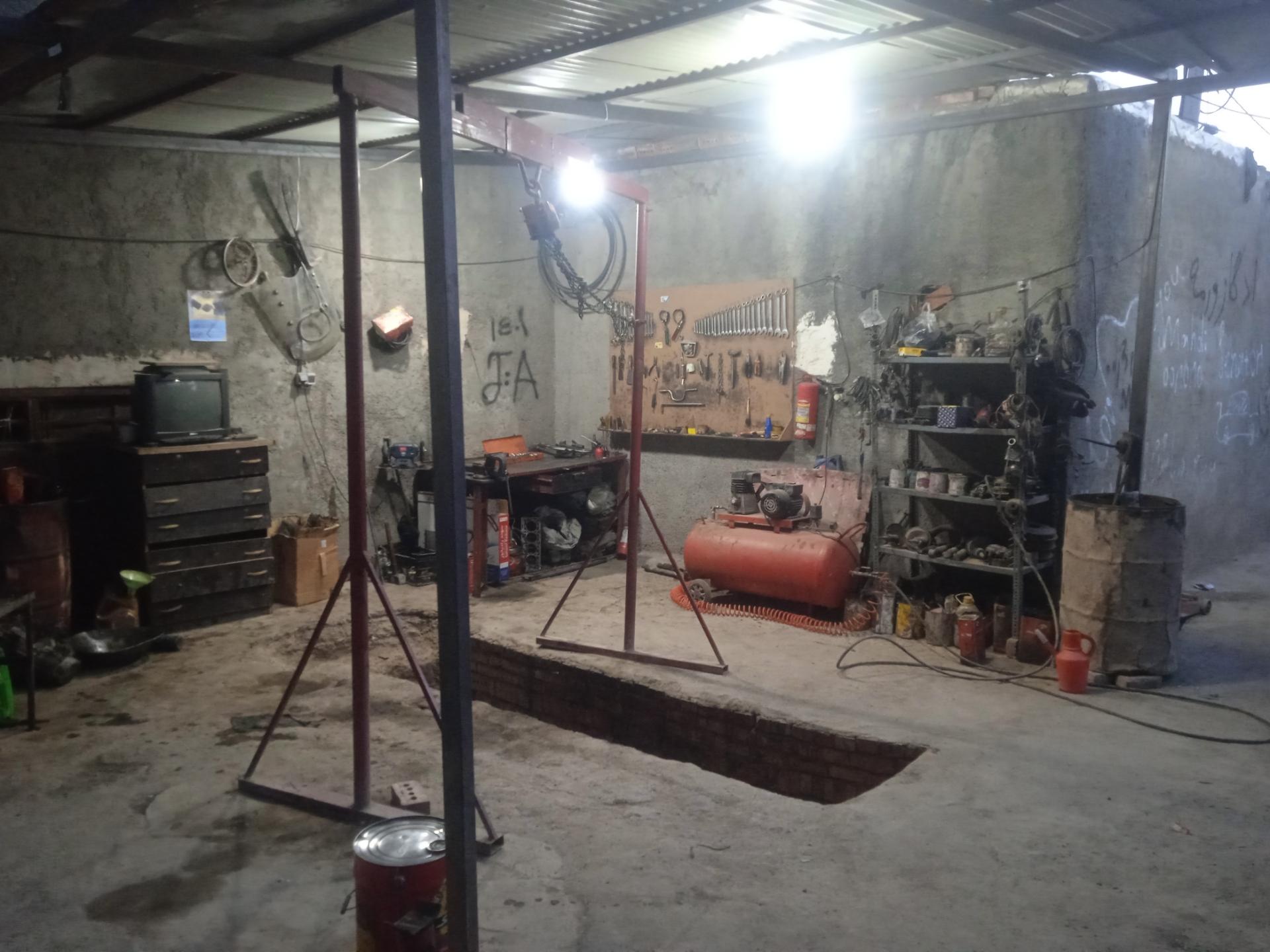 عکس مکانیکی تعمیرگاه جواد