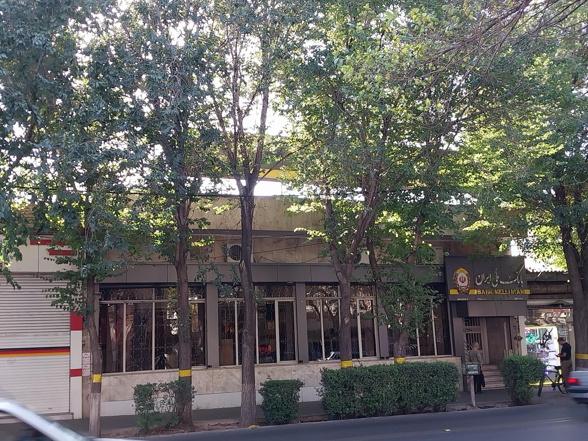 عکس عابر بانک ملی