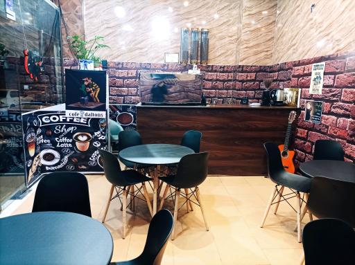 عکس کافی شاپ دالتونز