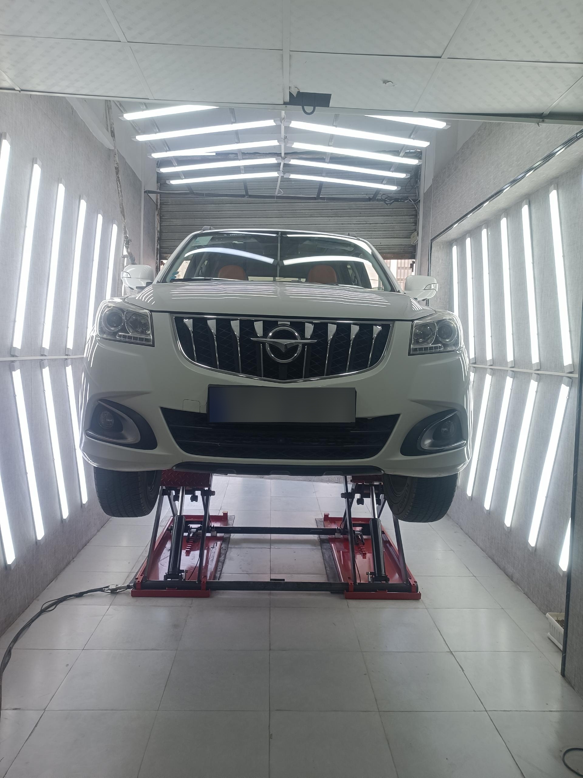 عکس تشخیص رنگ آقای کارشناس 