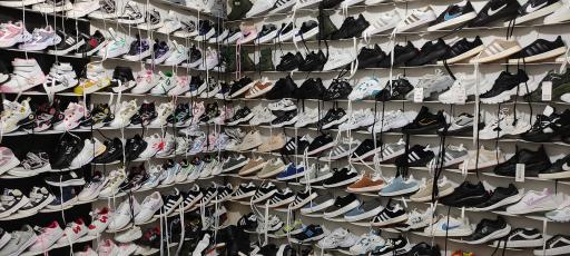 عکس پخش کفش صبحی