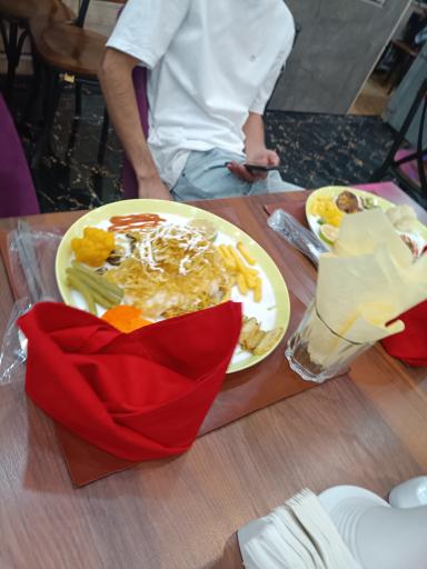 عکس کافه رستوران منظومه رویا