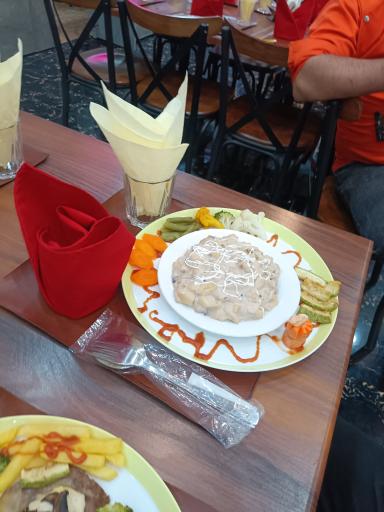 عکس کافه رستوران منظومه رویا