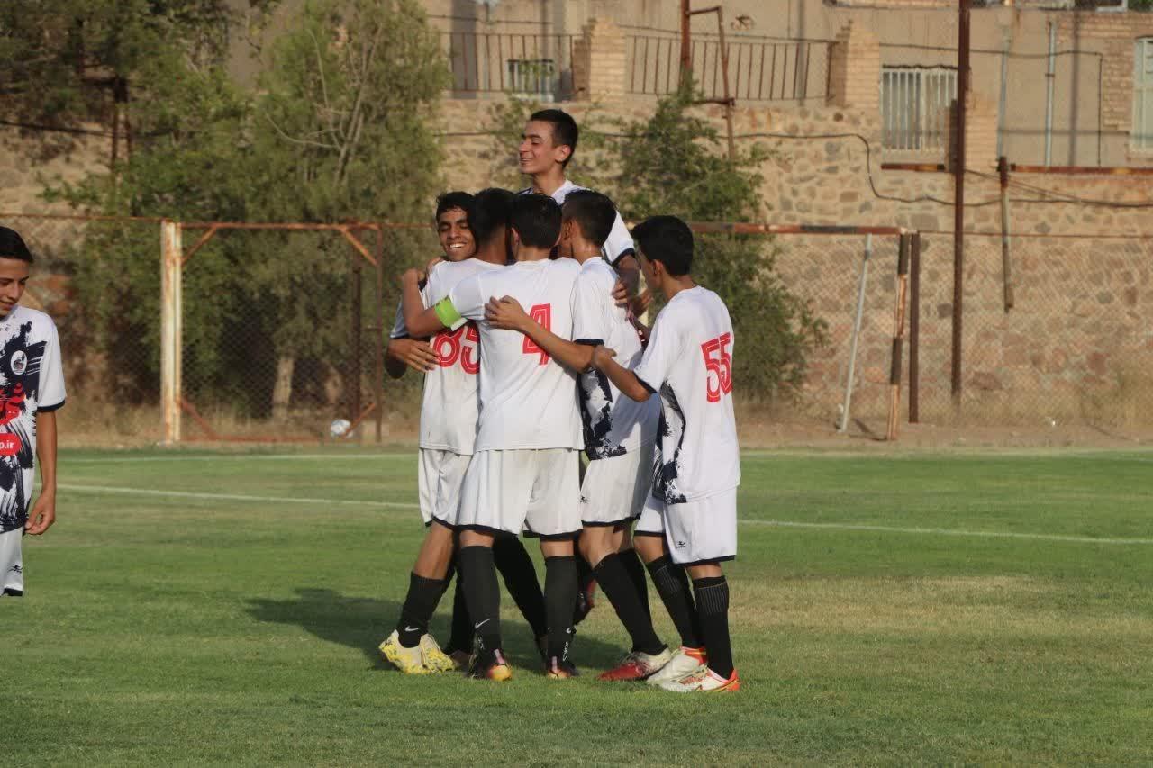 عکس ورزشگاه ازادی تفت