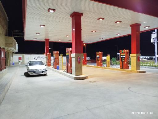 عکس پمپ بنزین ۱۸۷ رادمرد