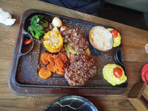 عکس کافه رستوران بنمای