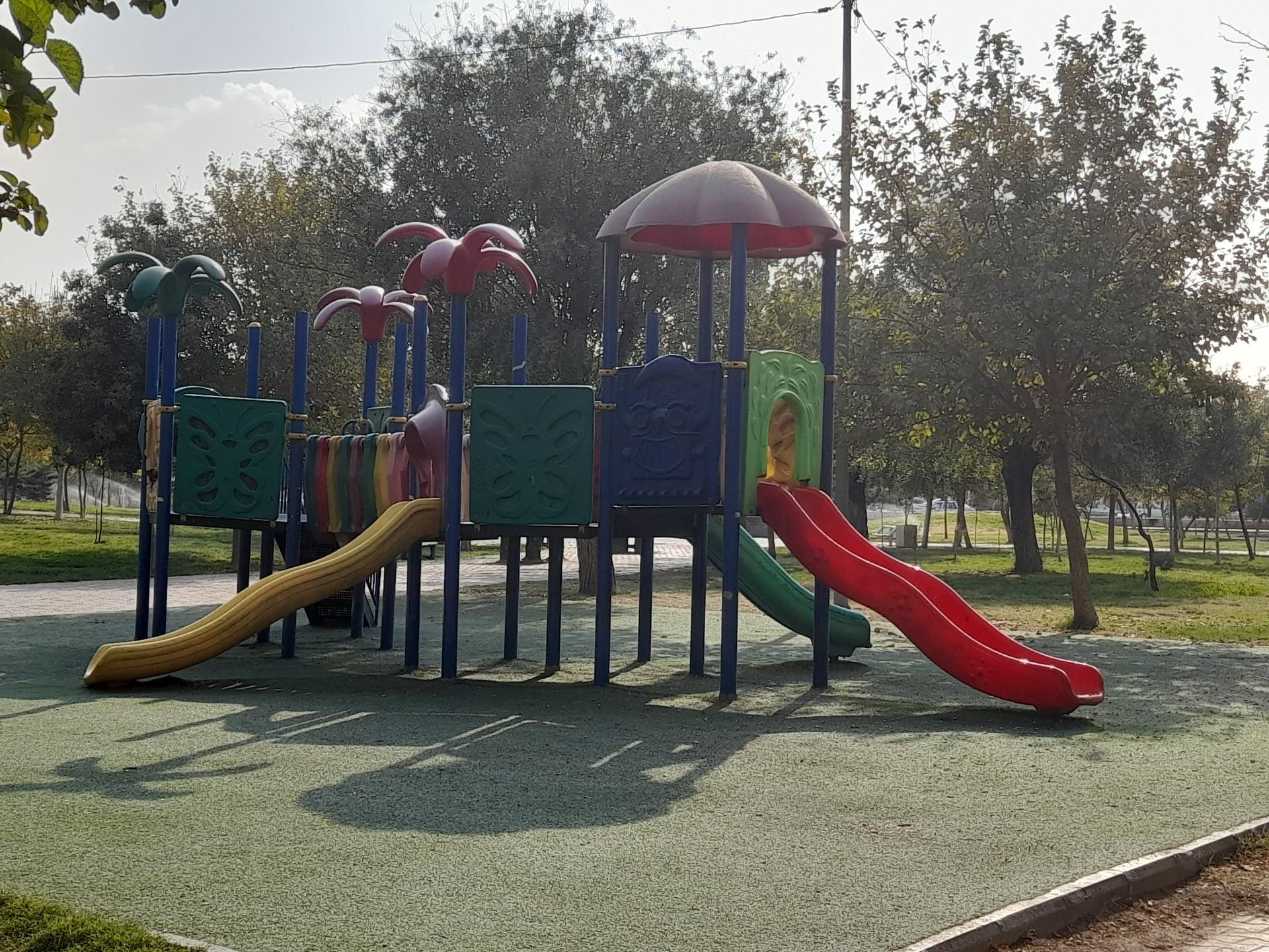 عکس زمین بازی کودکان