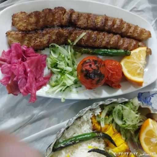 عکس رستوران و تهیه غذای خاطره ی امین