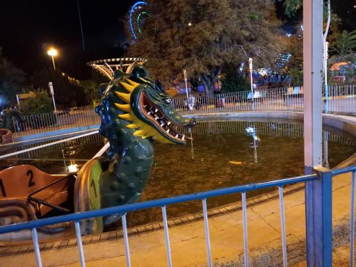 عکس شهربازی لاله