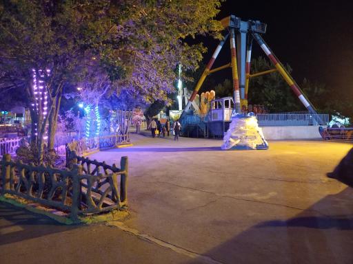 عکس شهربازی لاله