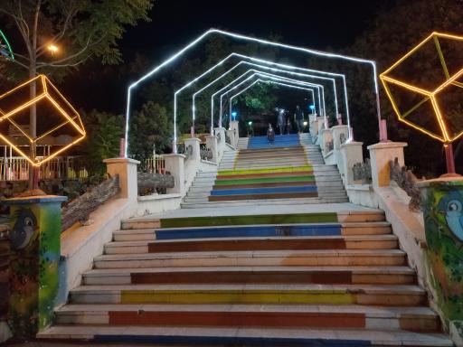 عکس شهربازی لاله