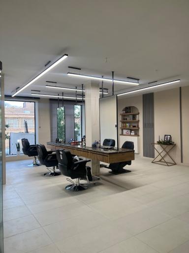 عکس آرایشگاه مردانه یونیک