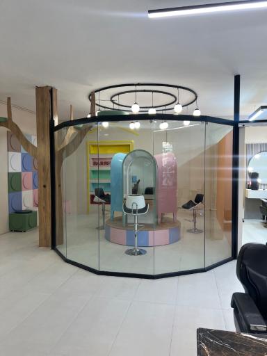 عکس آرایشگاه مردانه یونیک