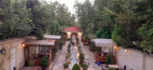 عکس باغچه رستوران قاجاری