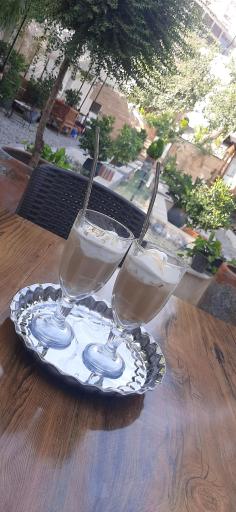 عکس باغچه رستوران قاجاری