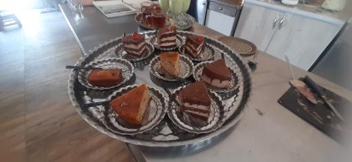 عکس باغچه رستوران قاجاری