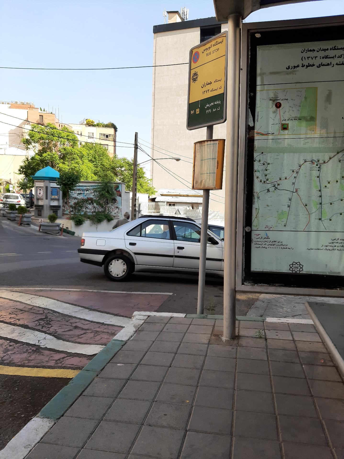 عکس ایستگاه اتوبوس میدان جماران