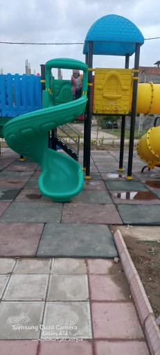 عکس زمین بازی کودکان