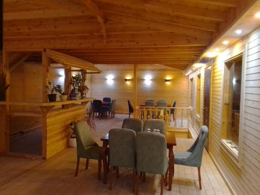 عکس رستوران چوبی مامان لیلا