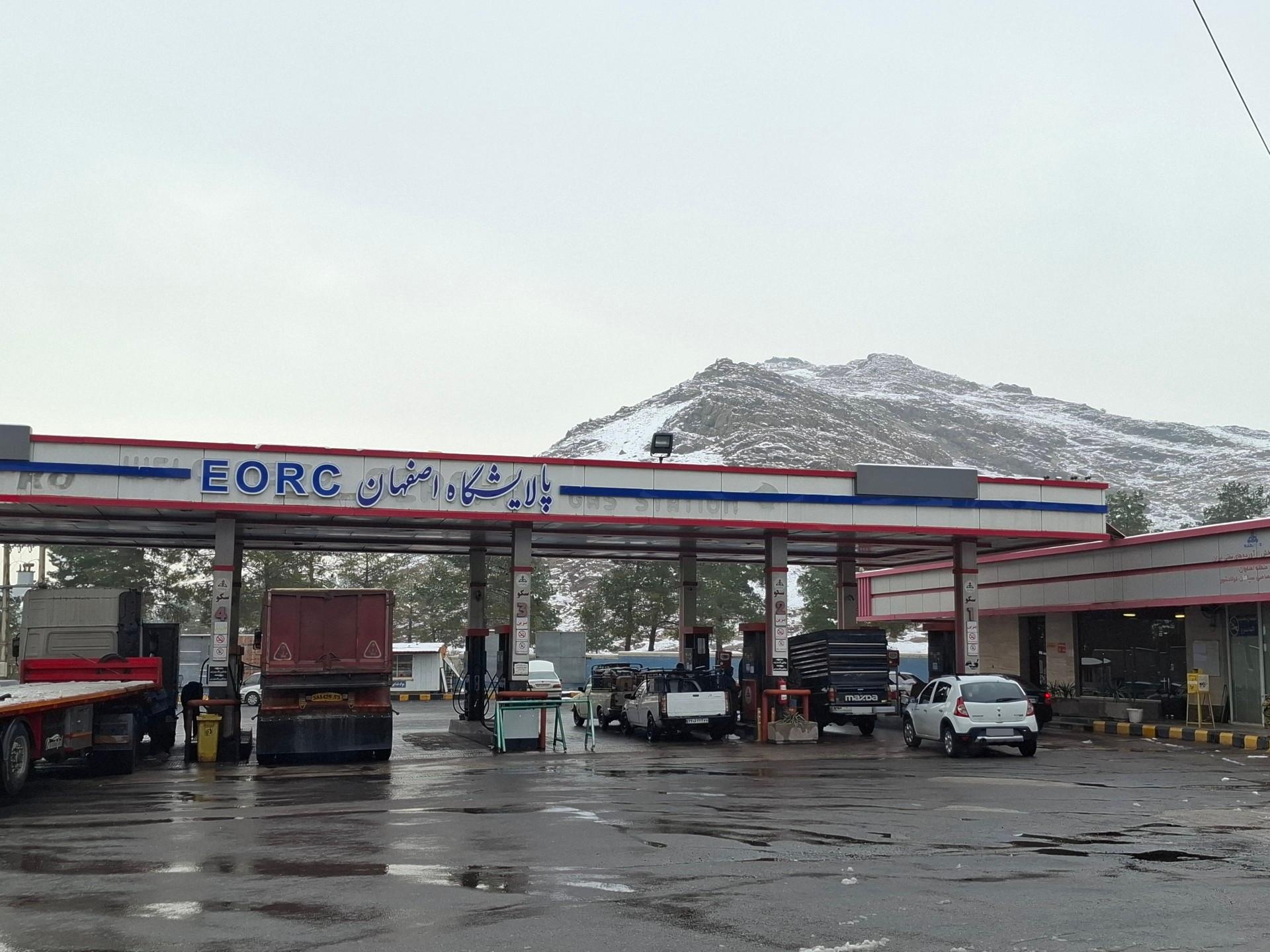 عکس پمپ بنزین سپاهان