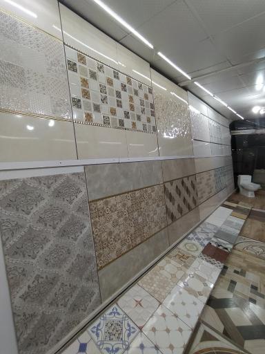 عکس فروشگاه کاشی و سرامیک افتاده