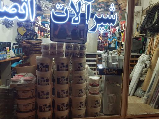 عکس رنگ و ابزار کارن
