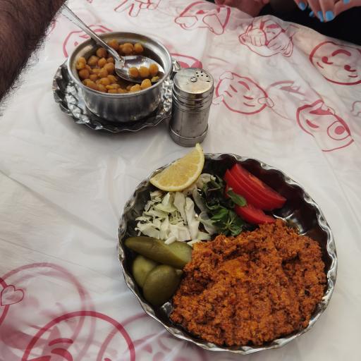 عکس ریوگ صبحانه و شام محلی