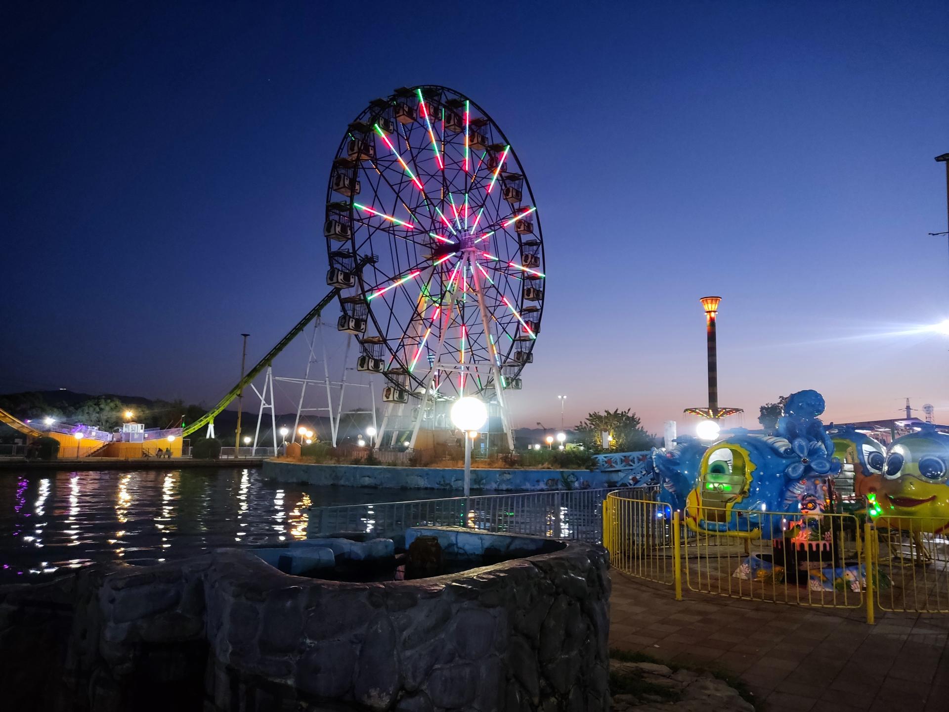 عکس شهربازی پارک ملت